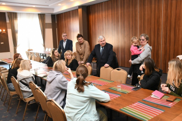 PUP uruchomił punkt informacyjny dla obywateli Ukrainy. Starosta z wizytą u uchodźców w Dosłońcu. Rusza edukacja dla młodzieży wieku średniego